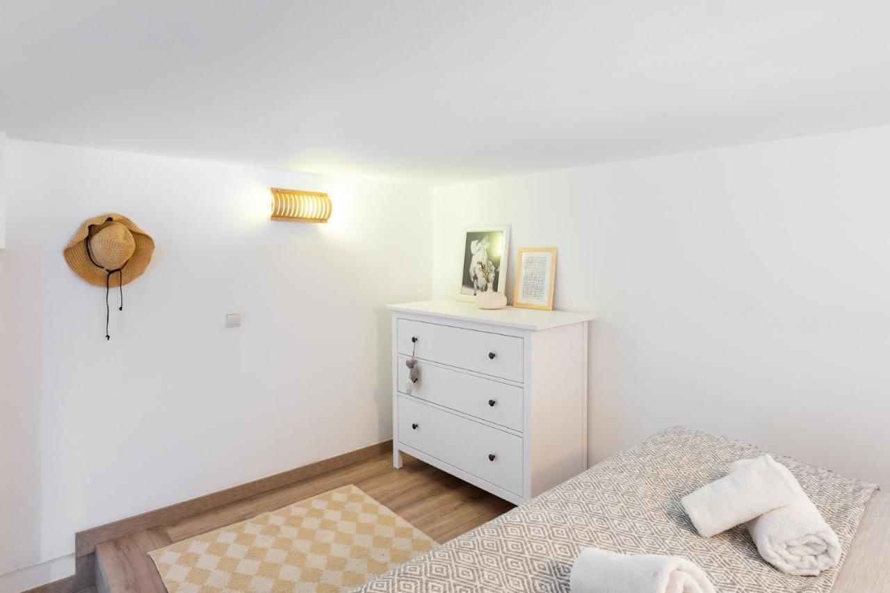 Stay U-Nique Apartments Travessera II บาร์เซโลนา ภายนอก รูปภาพ